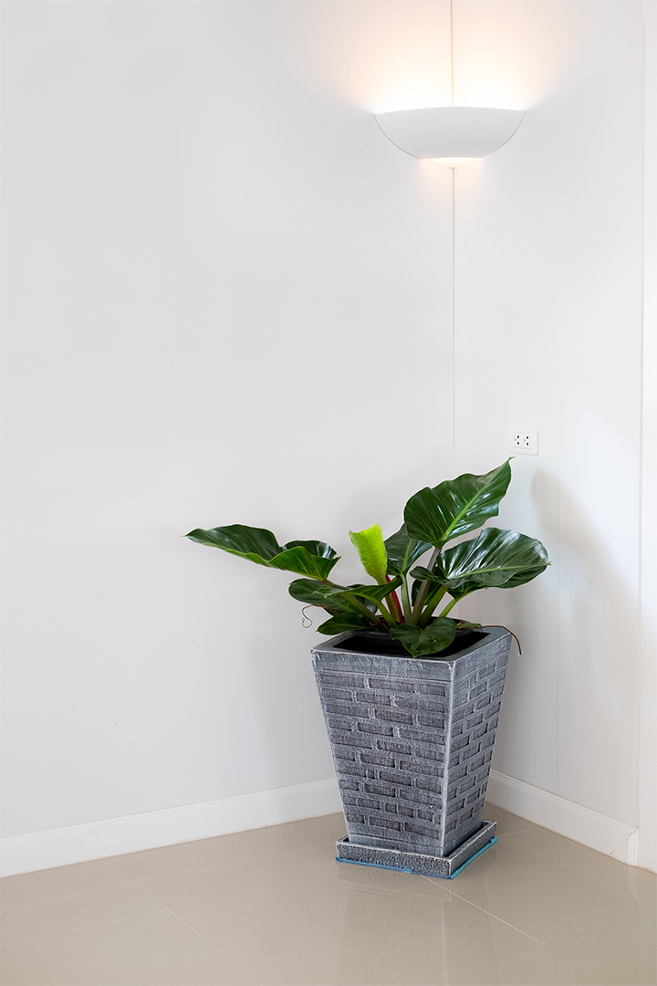 Corner mounted wall lamp 2/3